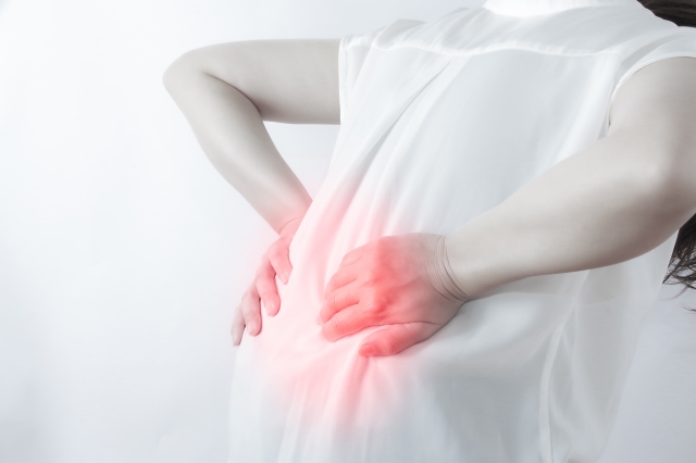 背中の痛み、何が原因？？身体に及ぼす悪影響とは！！　東大島・東砂の整骨院